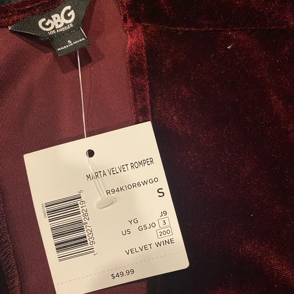 BRAND NEW - GBG - SHORT JUMPSUIT - VELVET WINE SIZE SMALL - RED - Picture 7 of 7